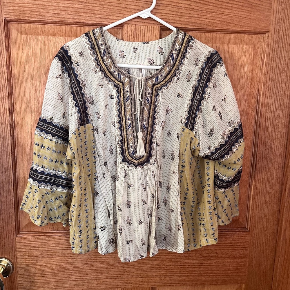 Free people boho/ peasant, embroidered, bell sleeve, babydoll top size medium